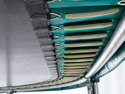 Berg Inground Grand Favorit schwarz 520 x 350 oval mit Sicherheitsnetz Comfort